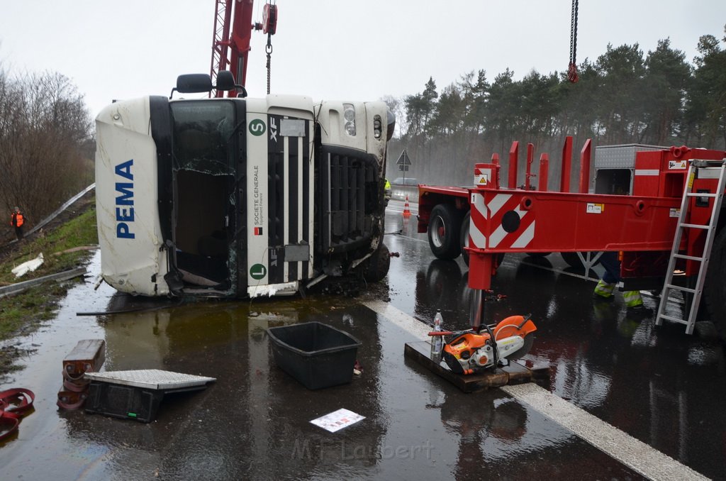 VU LKW umgestuerzt A 3 Rich Frankfurt AS Koenigsforst P433.JPG - Miklos Laubert